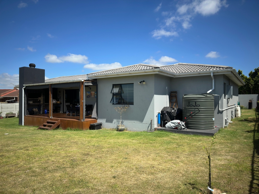 3 Bedroom Property for Sale in Wavecrest Eastern Cape